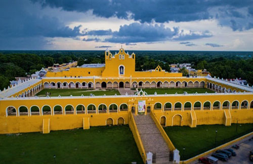 Izamal es una ciudad pequeña del Estado de Yucatan en Mexico