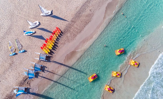 Playa de Varadero, disfrute de sus aguas turquesas y actividades acuáticas