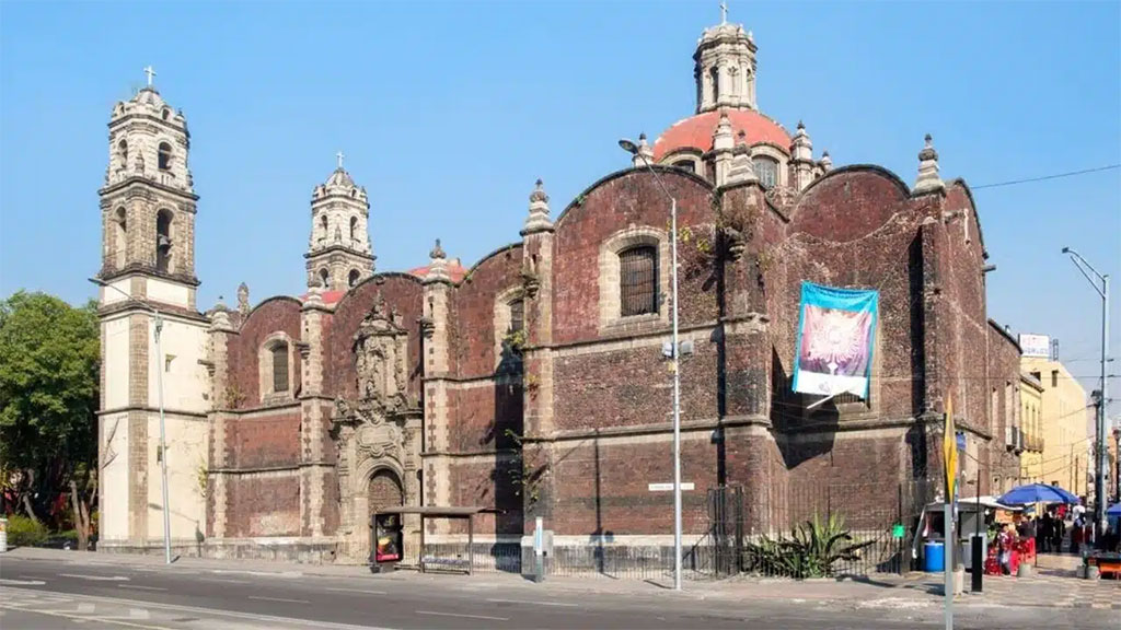 Templo de San Hipolito con altar de San Judas Tadeo en CDMX