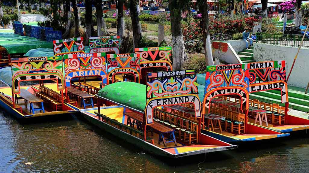 Trajineras in Xochimilco