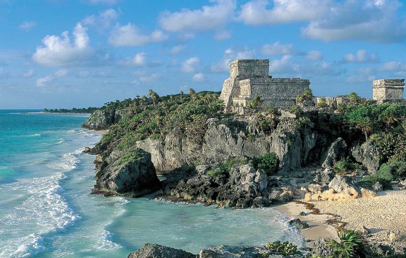 Acantilados de Tulum con vista al mar Caribe